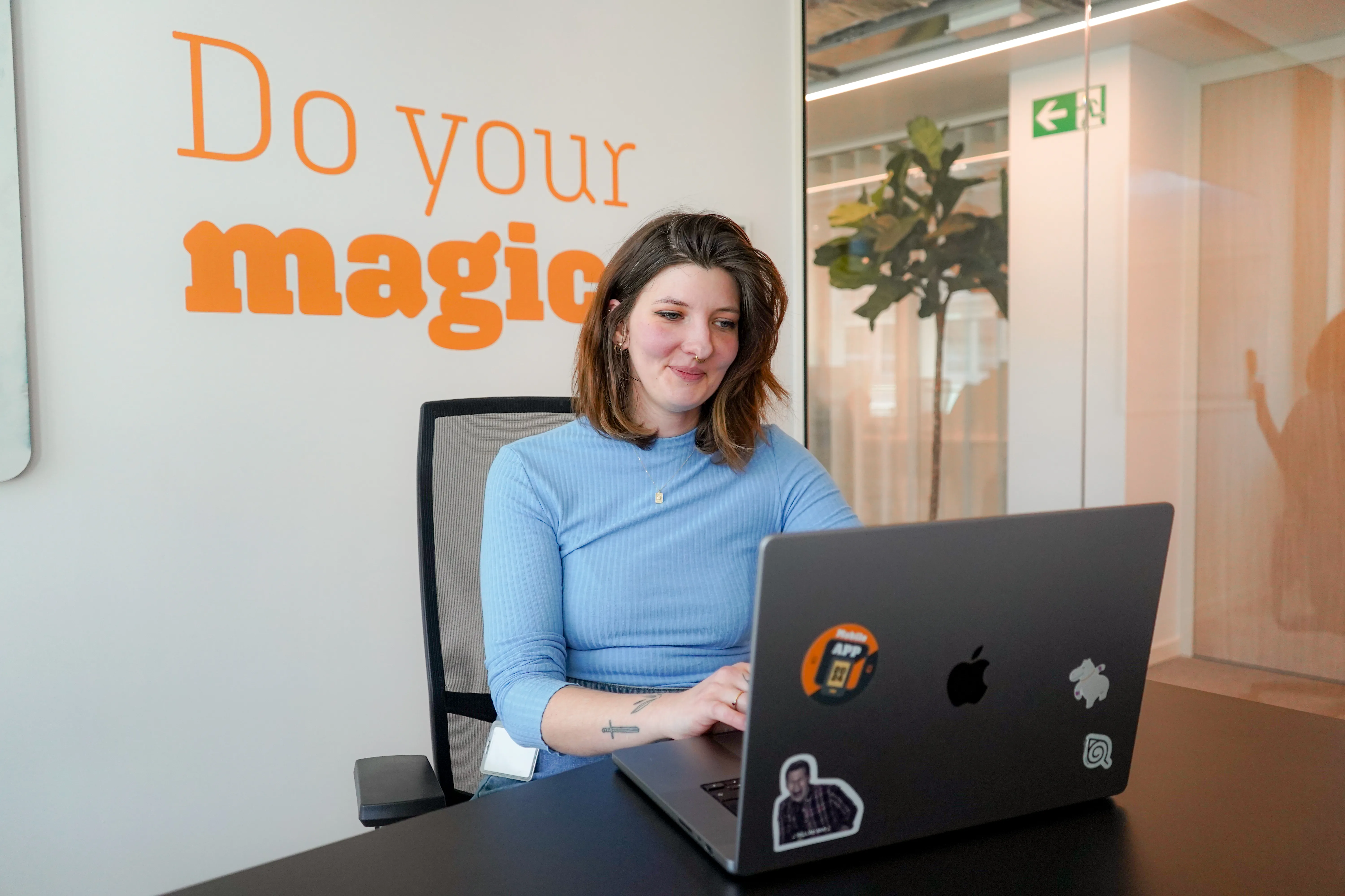 Employee cycling to the Monizze office